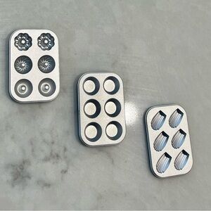 New Barbie Size bakeware set of 3. dishes  accessories